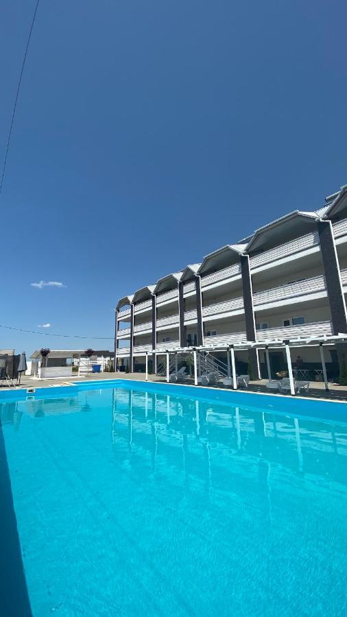 Lazurit Family Hotel Lazurne Exterior photo