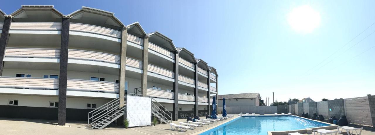 Lazurit Family Hotel Lazurne Exterior photo