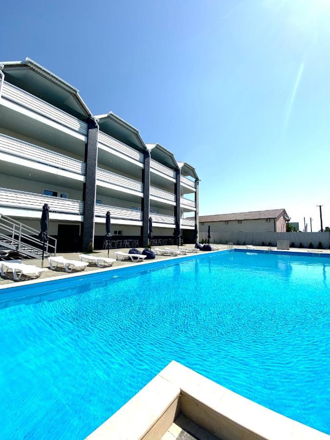 Lazurit Family Hotel Lazurne Exterior photo